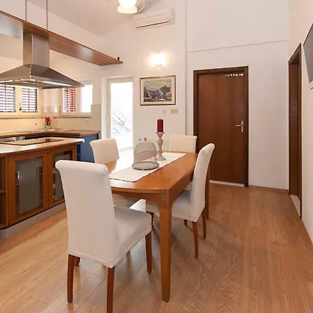Apartment Cobrnic *