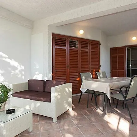Apartment Cobrnic *